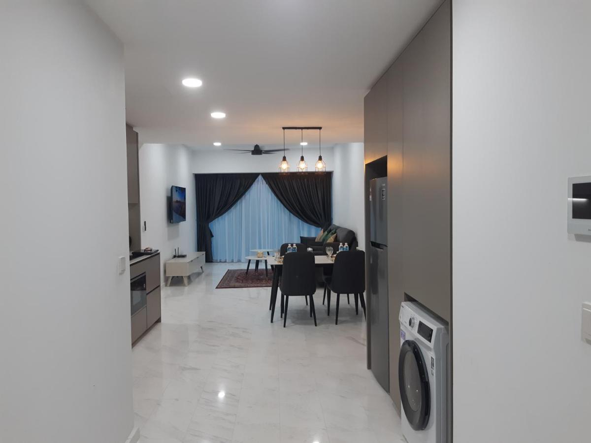 Astra @ Eaton Residences Kl Куала Лумпур Екстериор снимка