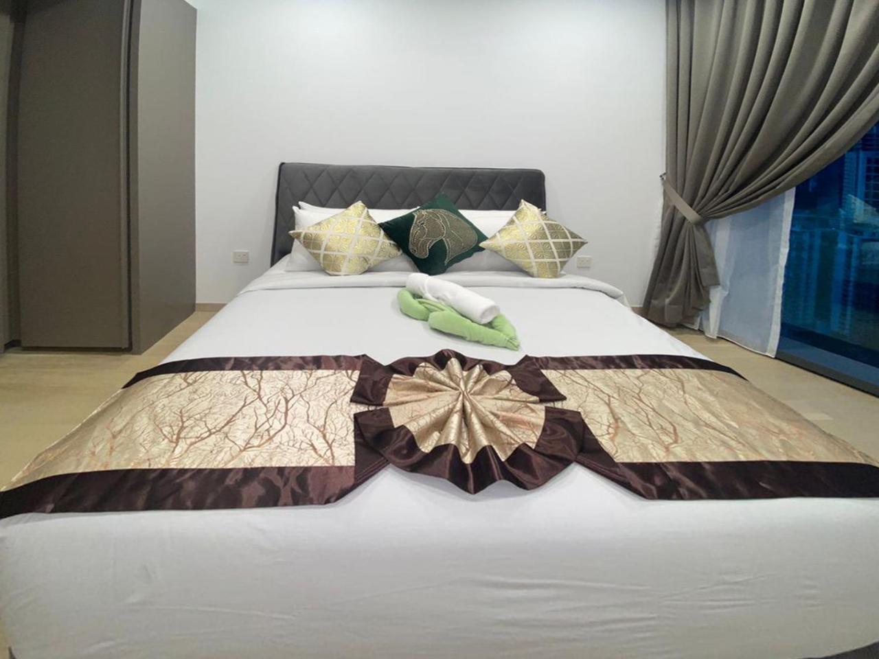 Astra @ Eaton Residences Kl Куала Лумпур Екстериор снимка