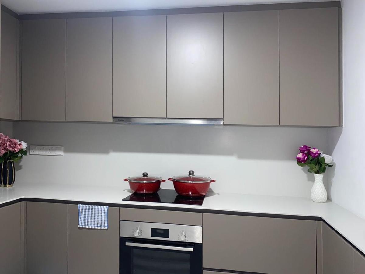 Astra @ Eaton Residences Kl Куала Лумпур Екстериор снимка