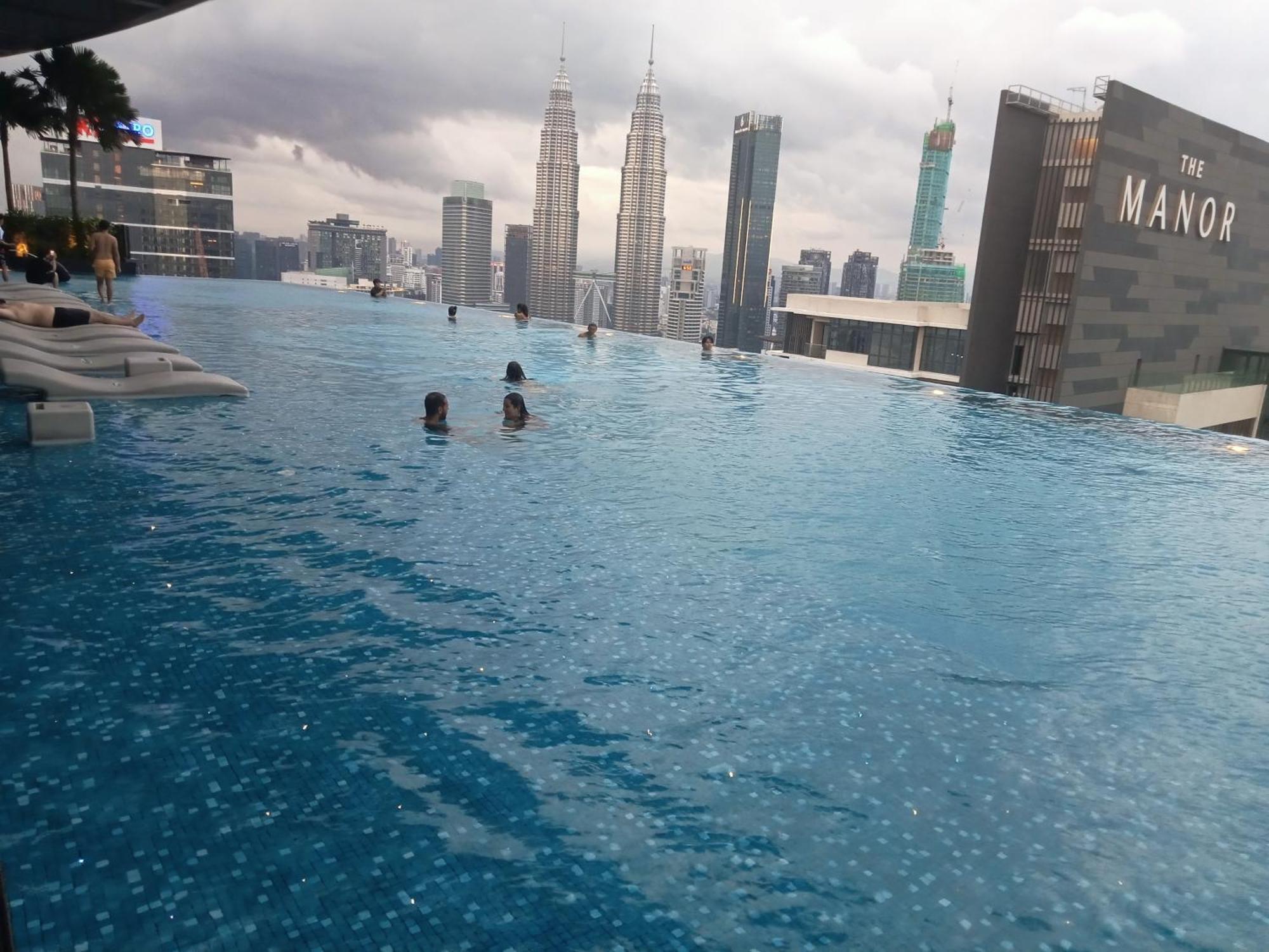Astra @ Eaton Residences Kl Куала Лумпур Екстериор снимка
